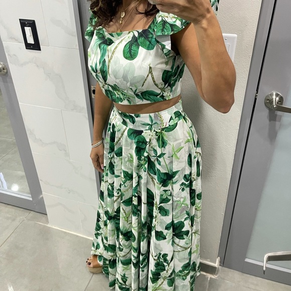 set of skirt and top - Picture 2 of 3